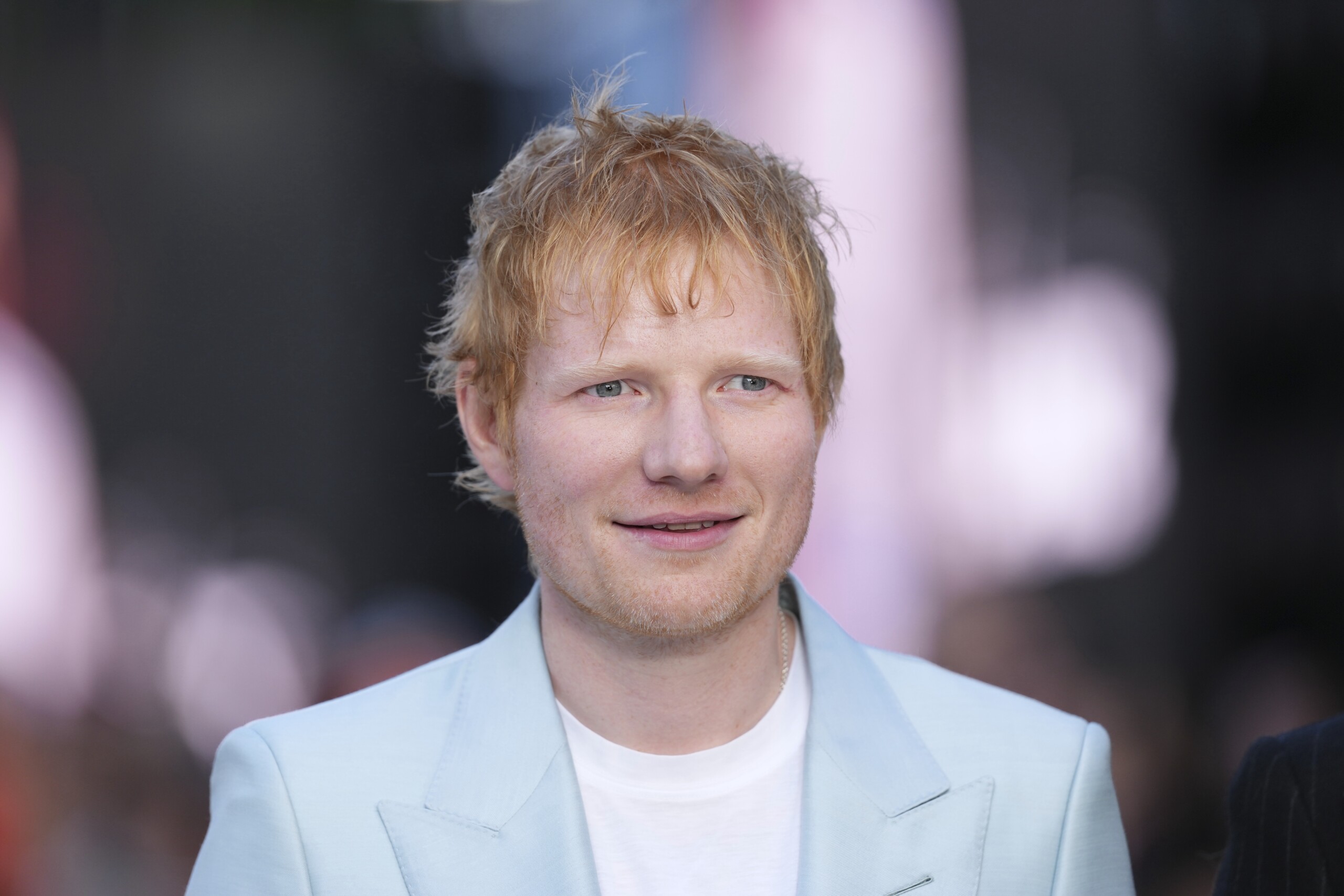 musique ed sheeran hors album play et clip video camera scaled