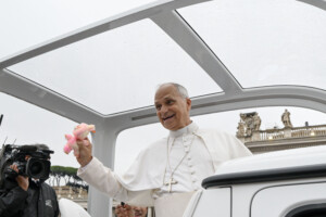 le pape un monde de paix les voeux des enfants du bambin gesu pour leon xiv