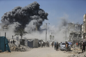 moyen orient une attaque de larmee israelienne rase un immeuble a gaza city