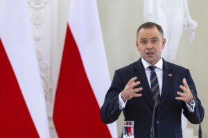 pologne le president nawrocki autorise la presence de troupes de lotan dans le pays