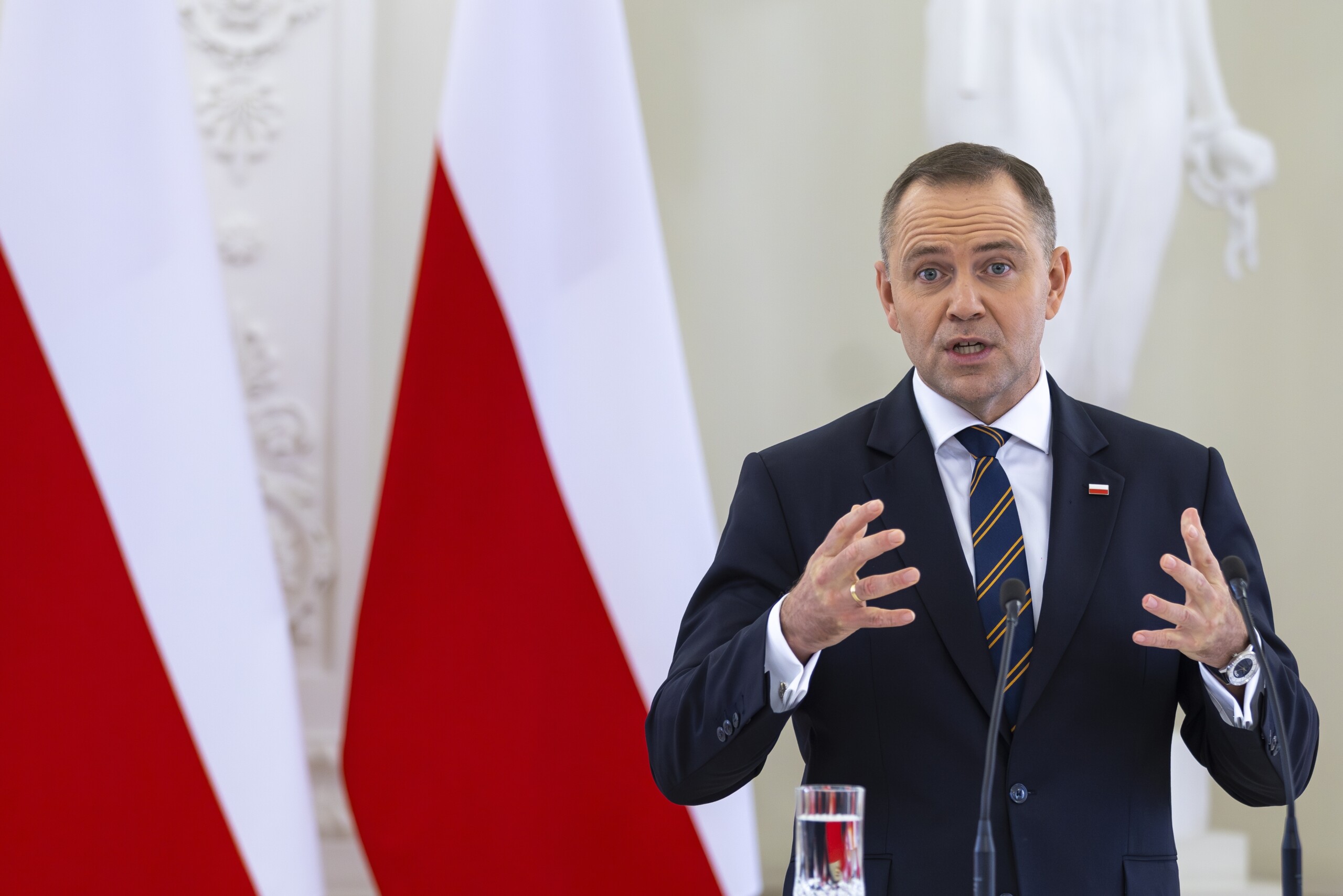 pologne le president nawrocki autorise la presence de troupes de lotan dans le pays scaled