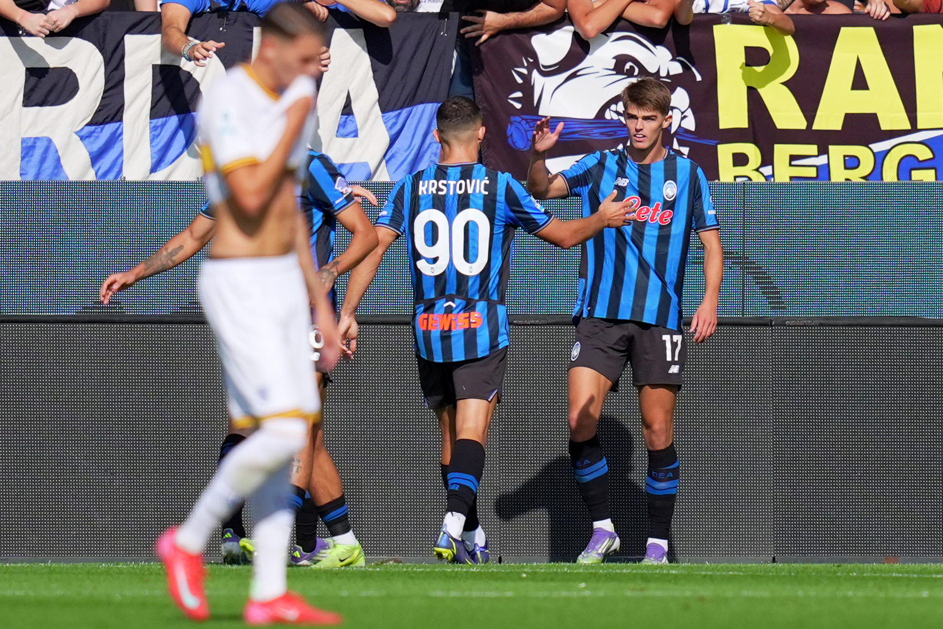 serie a atalanta lecce 4 1 premiere victoire pour les bergamasques