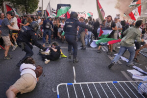 vuelta medias 22 policiers blesses lors des manifestations pro palestiniennes a madrid