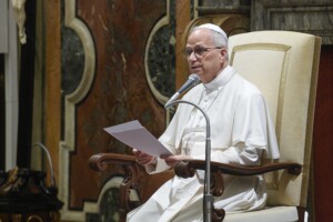pape leon xiv aux augustins restons fideles a la pauvrete evangelique