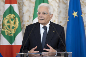 pa mattarella les fonctionnaires doivent etre liberes de linfluence des partis