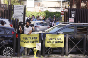 affaire regeni les avocats de la defense soulevent la question de la constitutionnalite de la prolongation de la garde a vue