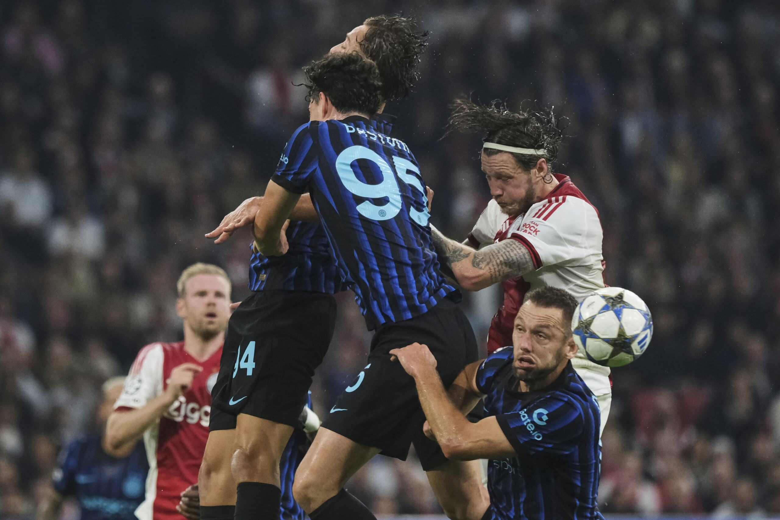 champions league ajax inter 0 1 a la mi temps scaled