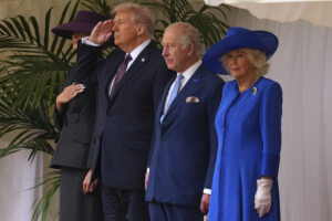 trump arrive a windsor accueilli par le roi charles