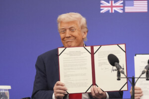 etats unis approbation de trump en baisse seulement 39 le soutiennent