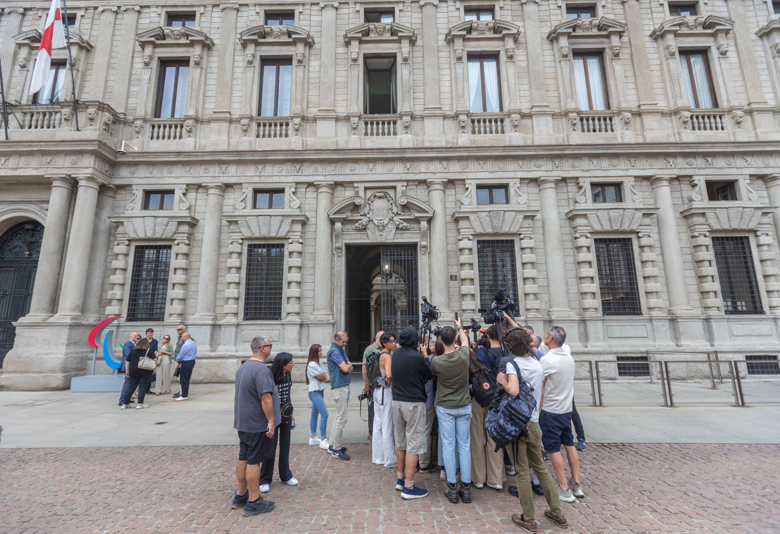 protestation pro palestine interrompt la seance du conseil municipal de milan scaled