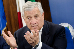 hongrie tajani affirme je ne crois pas que salis soit une terroriste