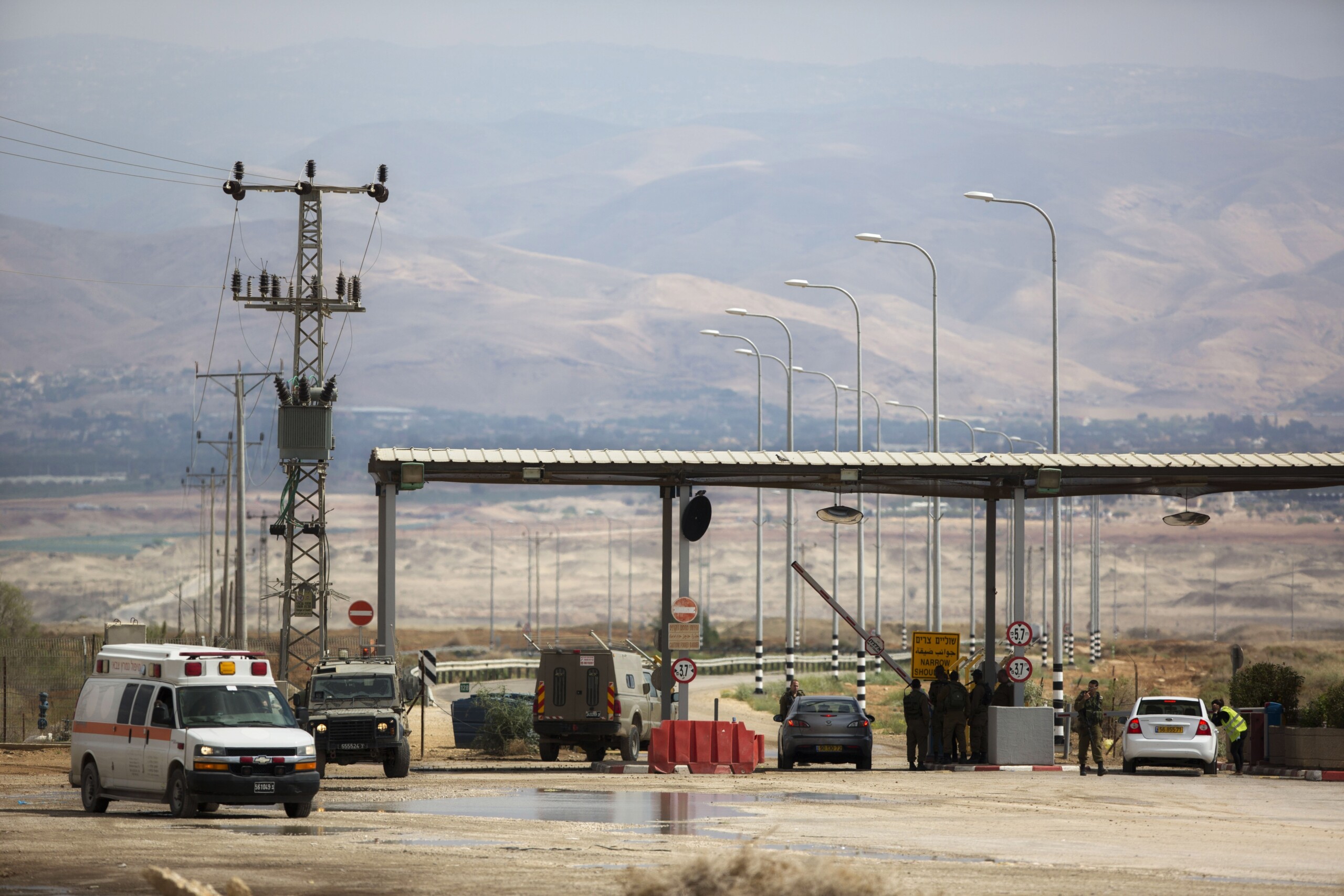 moyen orient israel ferme le poste frontiere dallenby apres lattaque dhier scaled