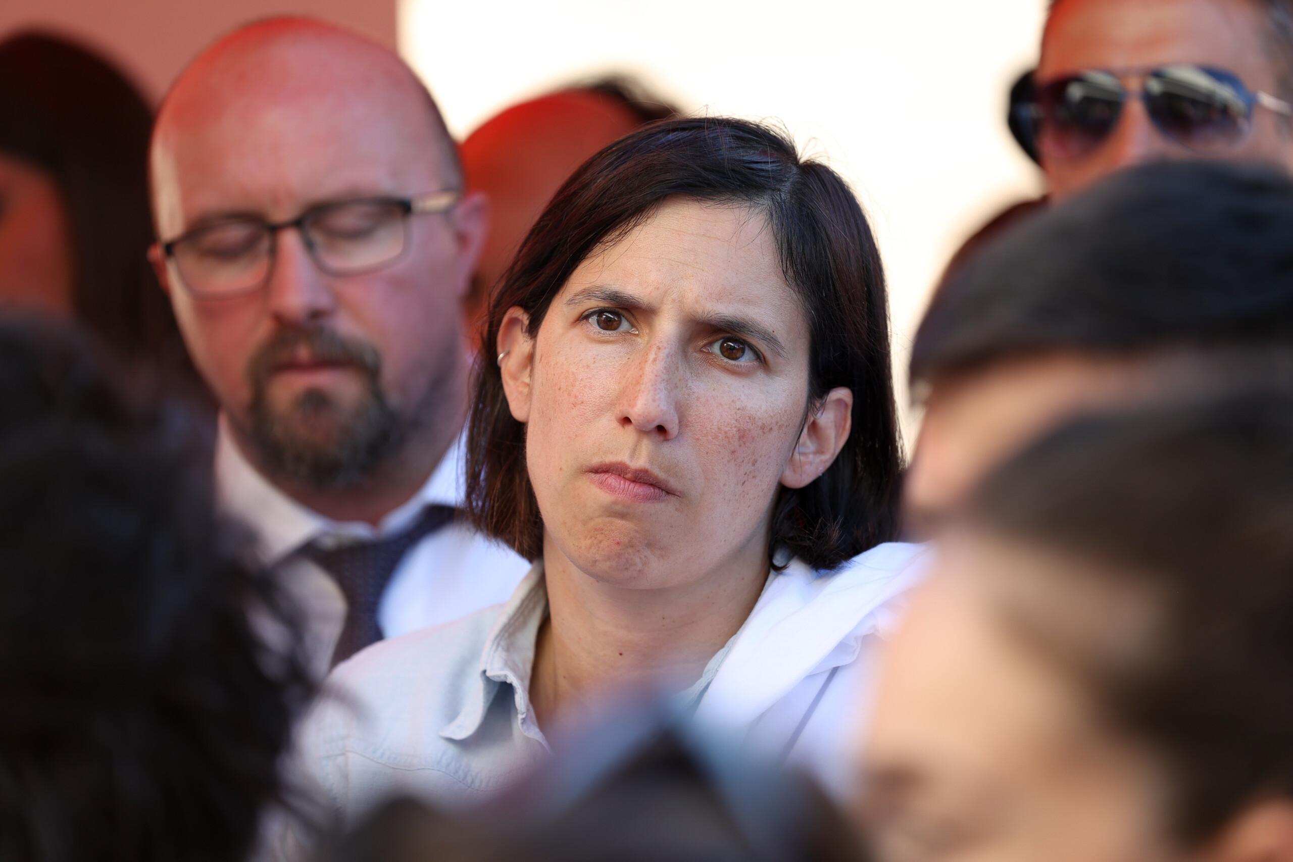 gaza schlein meloni evite le parlement mais va a la television pour parler de patisseries scaled