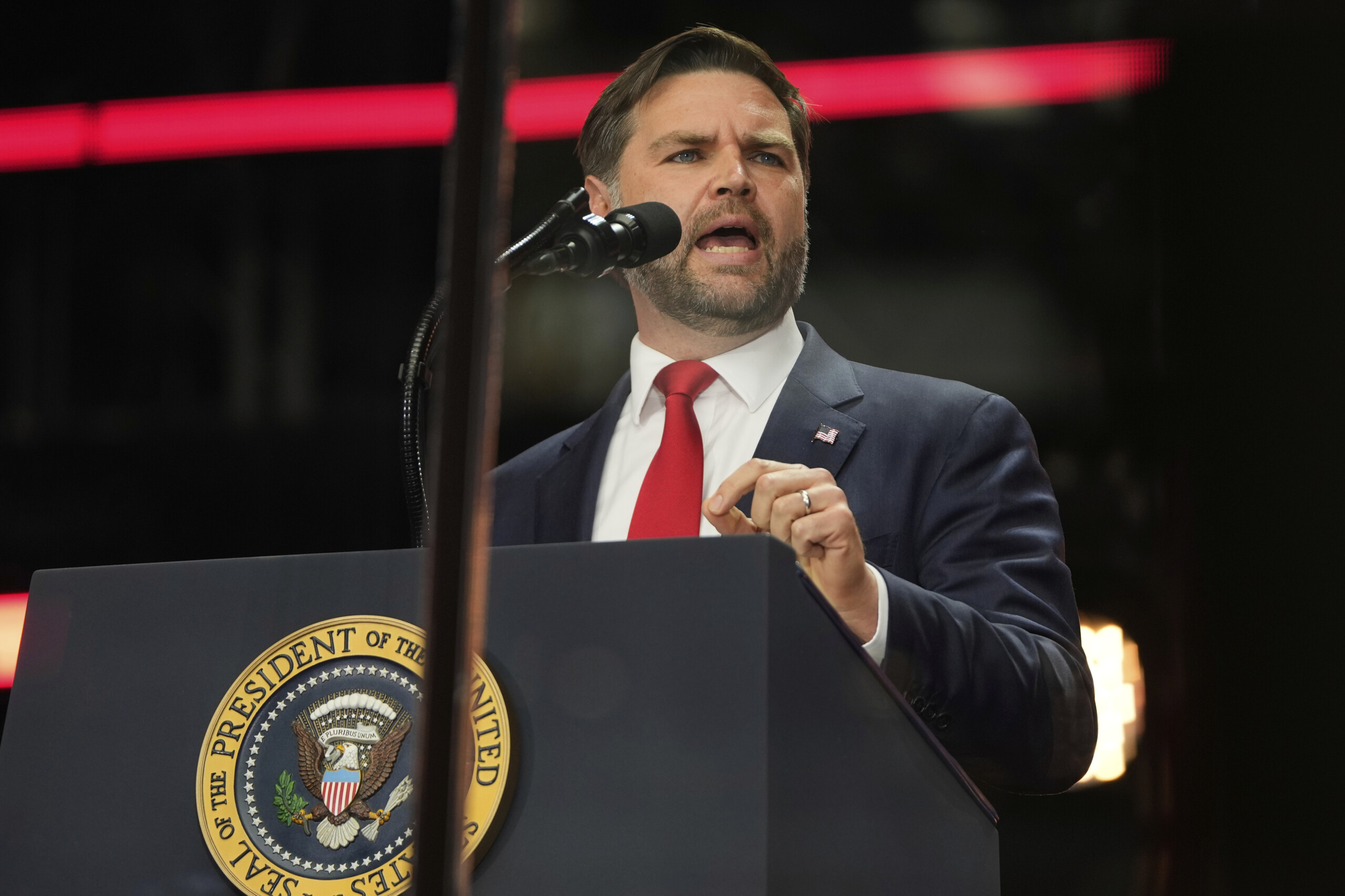 funerailles de kirk jd vance mieux vaut mourir debout en defendant la verite scaled