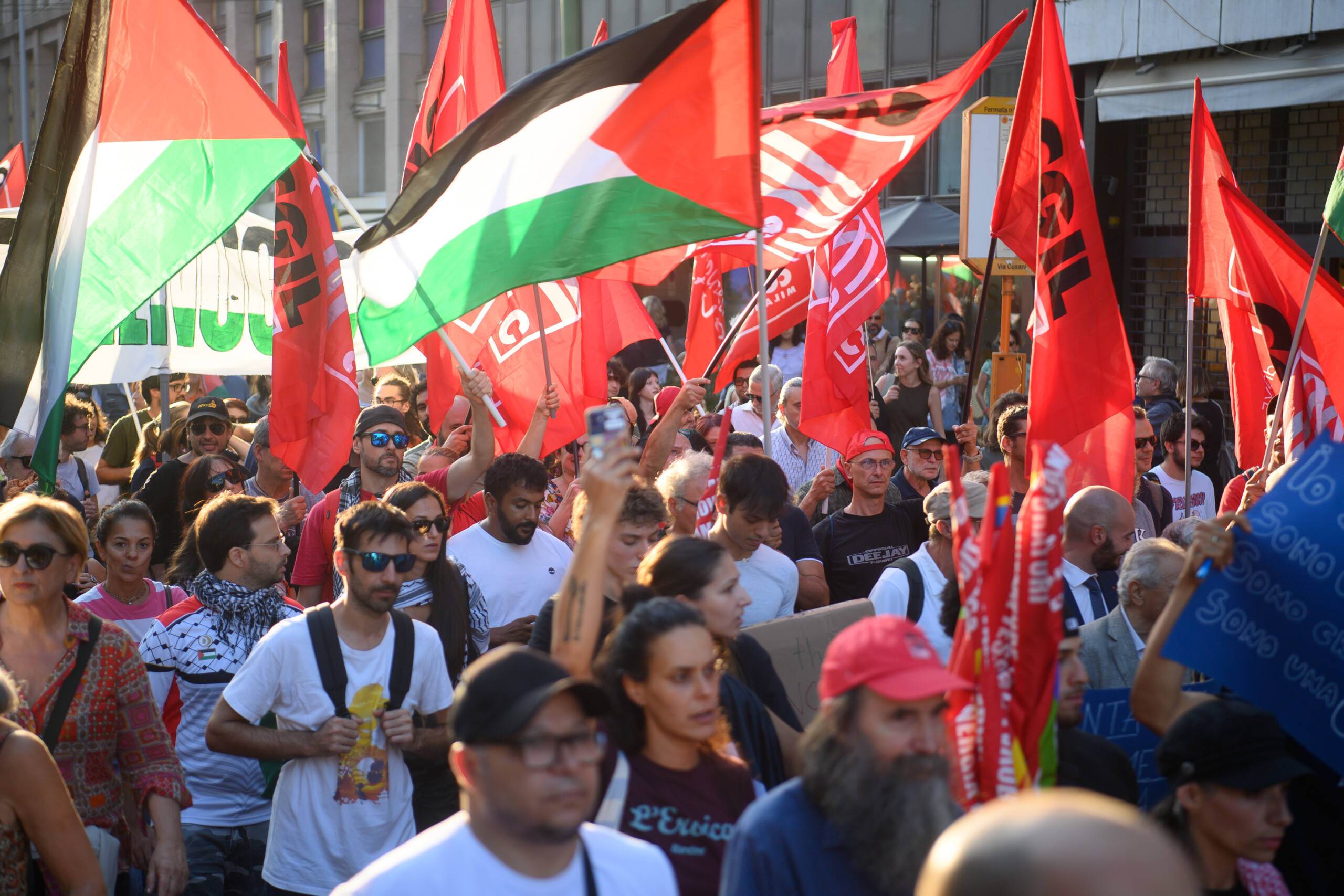 greve a gaza usb des centaines de milliers de personnes dans les rues dans toute litalie scaled