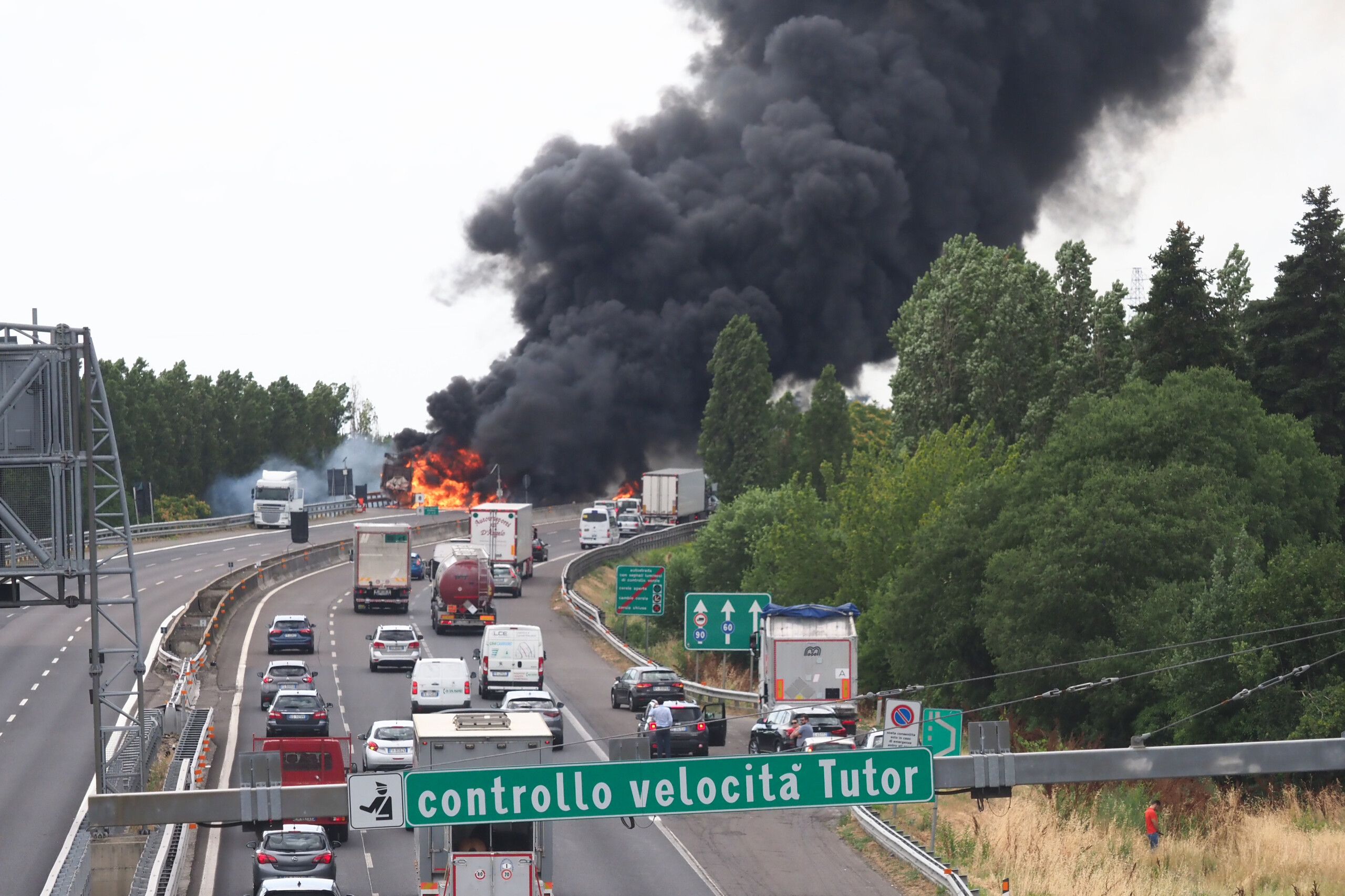 greve pour gaza a bologne des manifestants bloquent la rocade et lautoroute a14 scaled