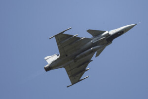 otan chasseurs hongrois decollent pour intercepter des avions russes au dessus de la baltique