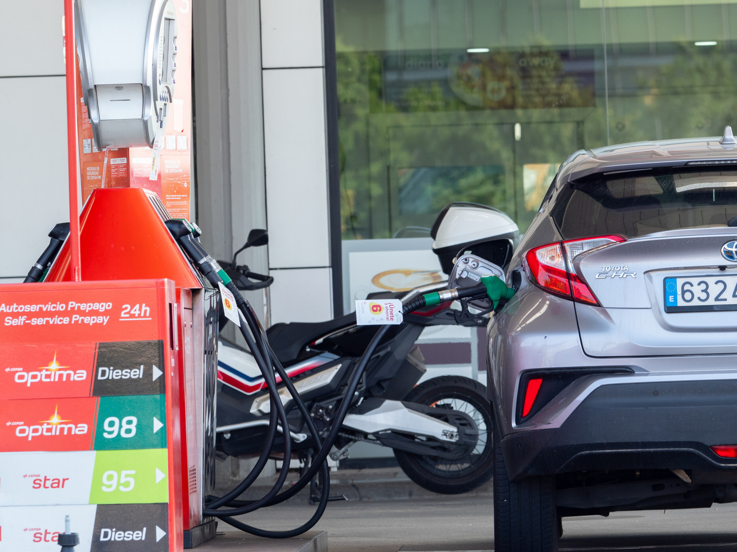 carburants lautorite de la concurrence inflige une amende de plus de 936 millions deuros a six compagnies petrolieres scaled