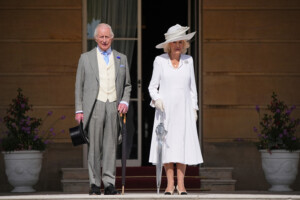 charles et camilla rendront visite au pape fin octobre