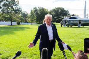 etats unis trump jautorise lenvoi de larmee a portland contre les attaques dantifa