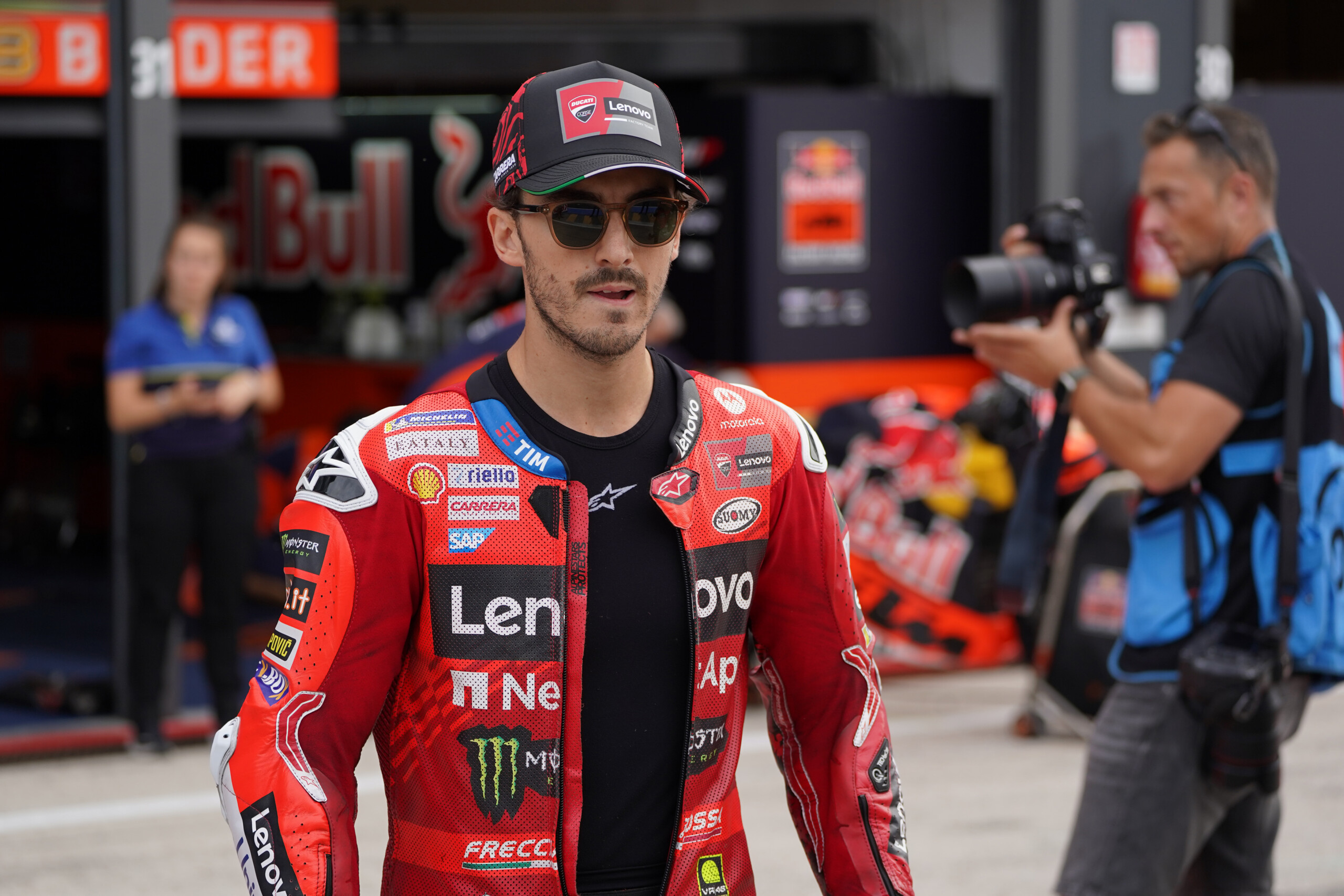motogp bagnaia domine le sprint au japon marquez deuxieme scaled