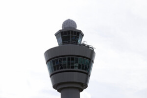pays bas drone apercu au dessus de laeroport damsterdam piste fermee