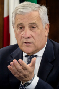 tajani drones je ne crois pas que litalie soit une cible militaire