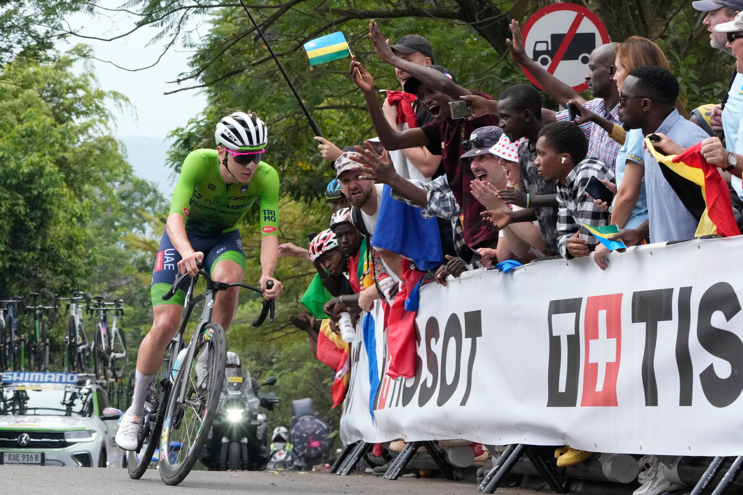 cyclisme pogacar remporte une deuxieme victoire aux championnats du monde au rwanda scaled