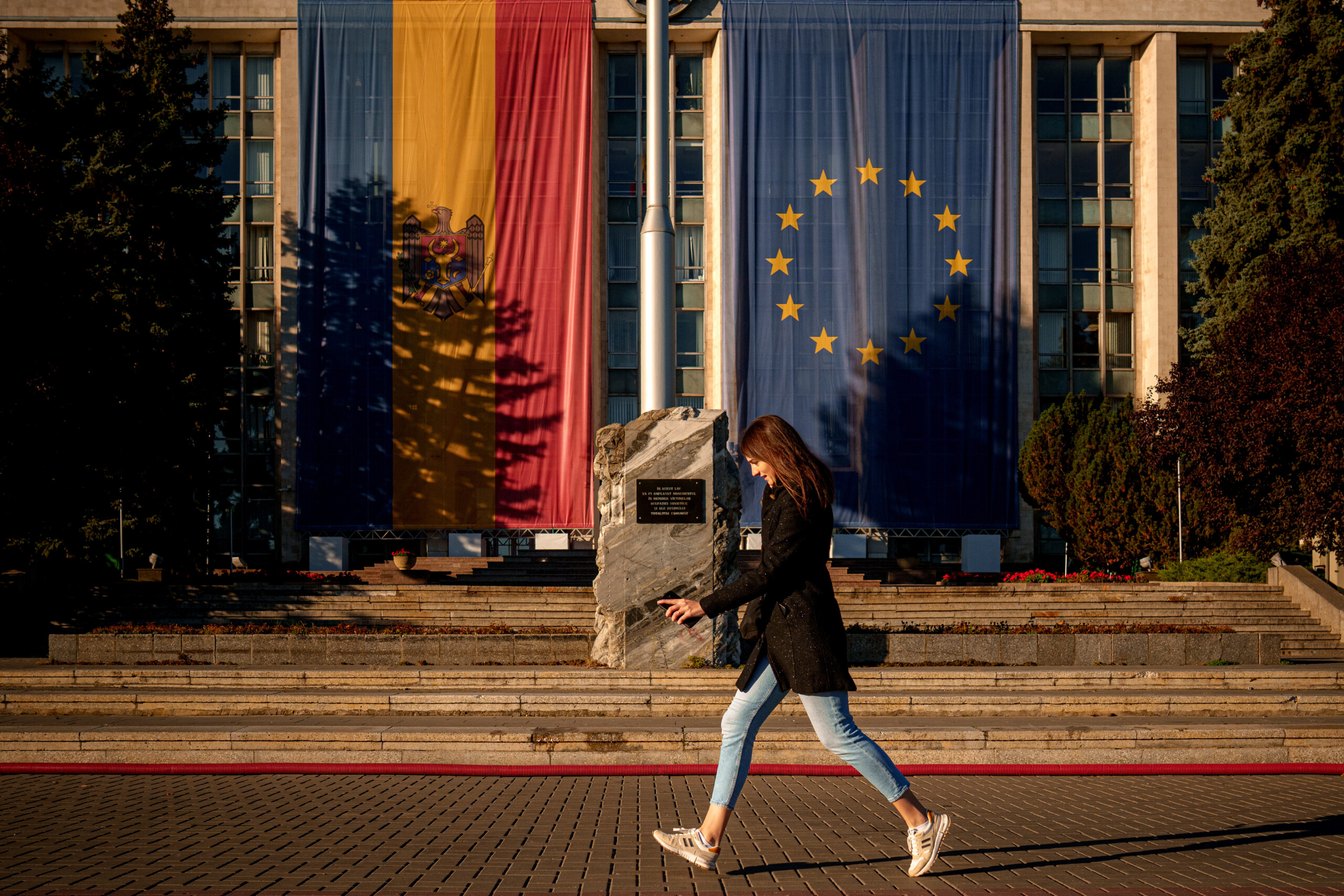 moldavie ouverture des bureaux de vote duel entre pro ue et pro russie scaled