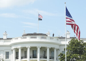 etats unis un suv des services secrets prend feu devant la maison blanche