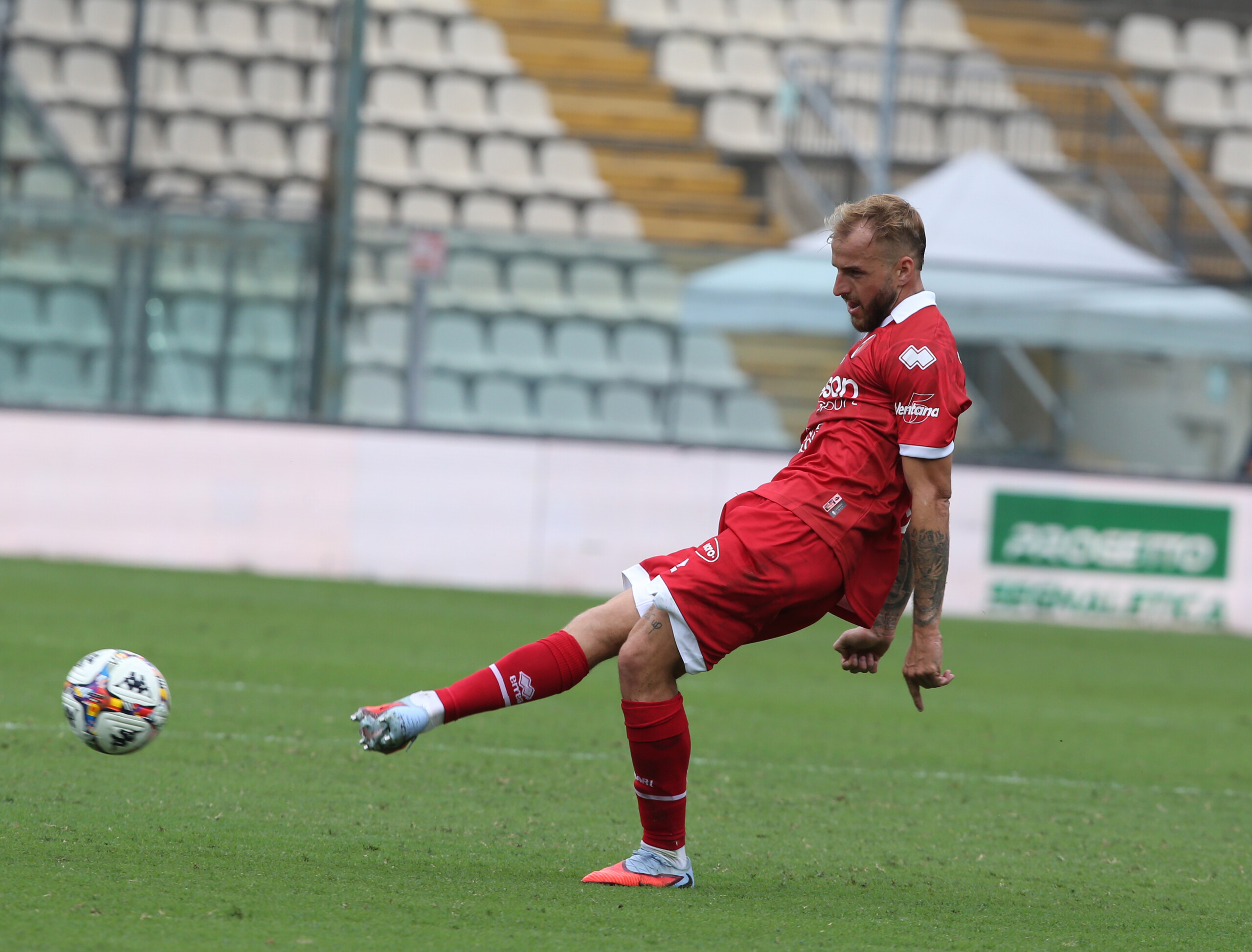 calcioscommesse 8 mois de suspension pour lattaquant de bari sibilli scaled
