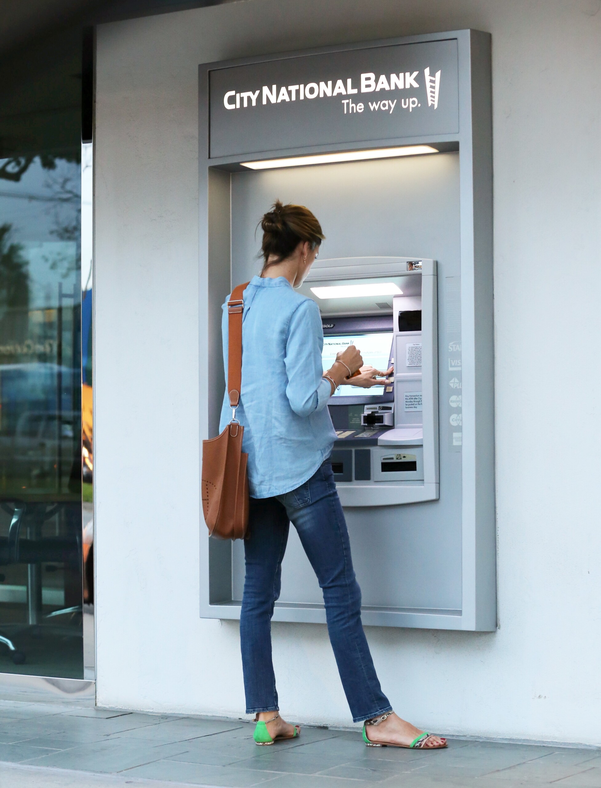 banque ditalie les paiements numeriques depassent largent liquide en 2024 scaled