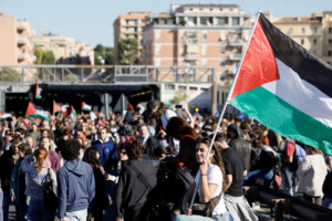 greve a gaza cgil plus de 2 millions de personnes dans plus de 100 places publiques