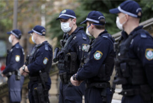 australie a sydney un homme arme ouvre le feu dans la rue plusieurs blesses