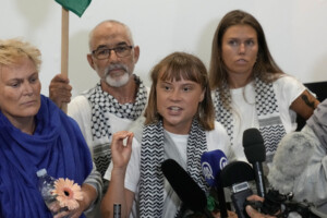 flottille greta thunberg nous sommes maltraites mais nous ne pouvons detourner le regard de gaza