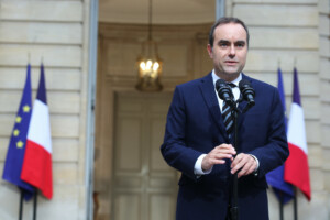 france le premier ministre lecornu a presente sa demission macron la acceptee