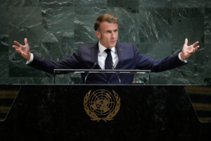france lequipe de macron assumera la responsabilite si les negociations avec lecornu echouent