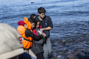 migrants naufrage au large de lesbos 4 morts dont un enfant