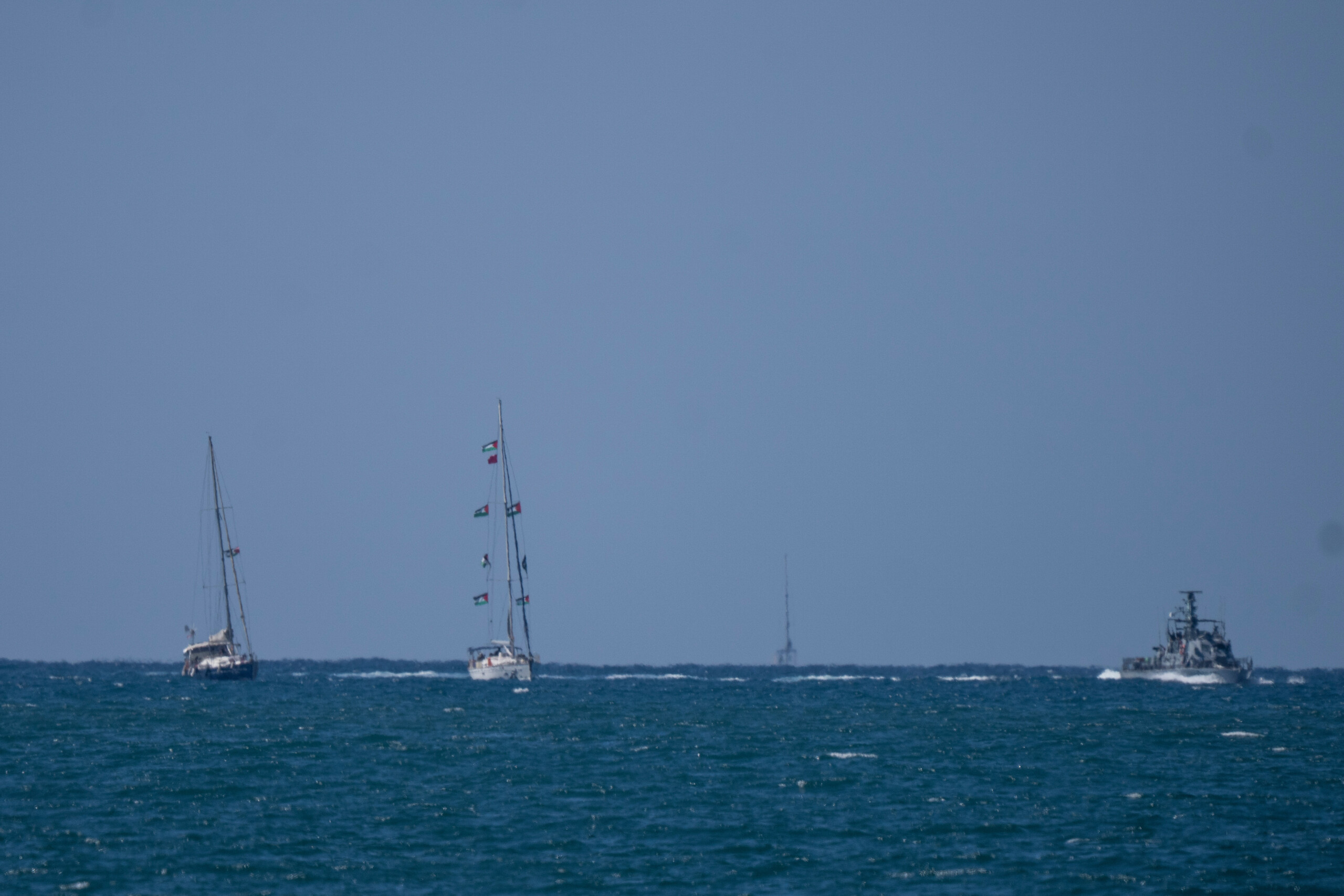 flottille nouvelle expedition 3 bateaux interceptes par israel a 120 milles marins de gaza scaled
