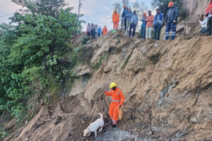inde un glissement de terrain emporte un bus au moins 15 morts