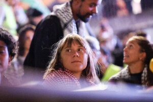 israel critique greta thunberg pour une publication accompagnee dune photo dun otage