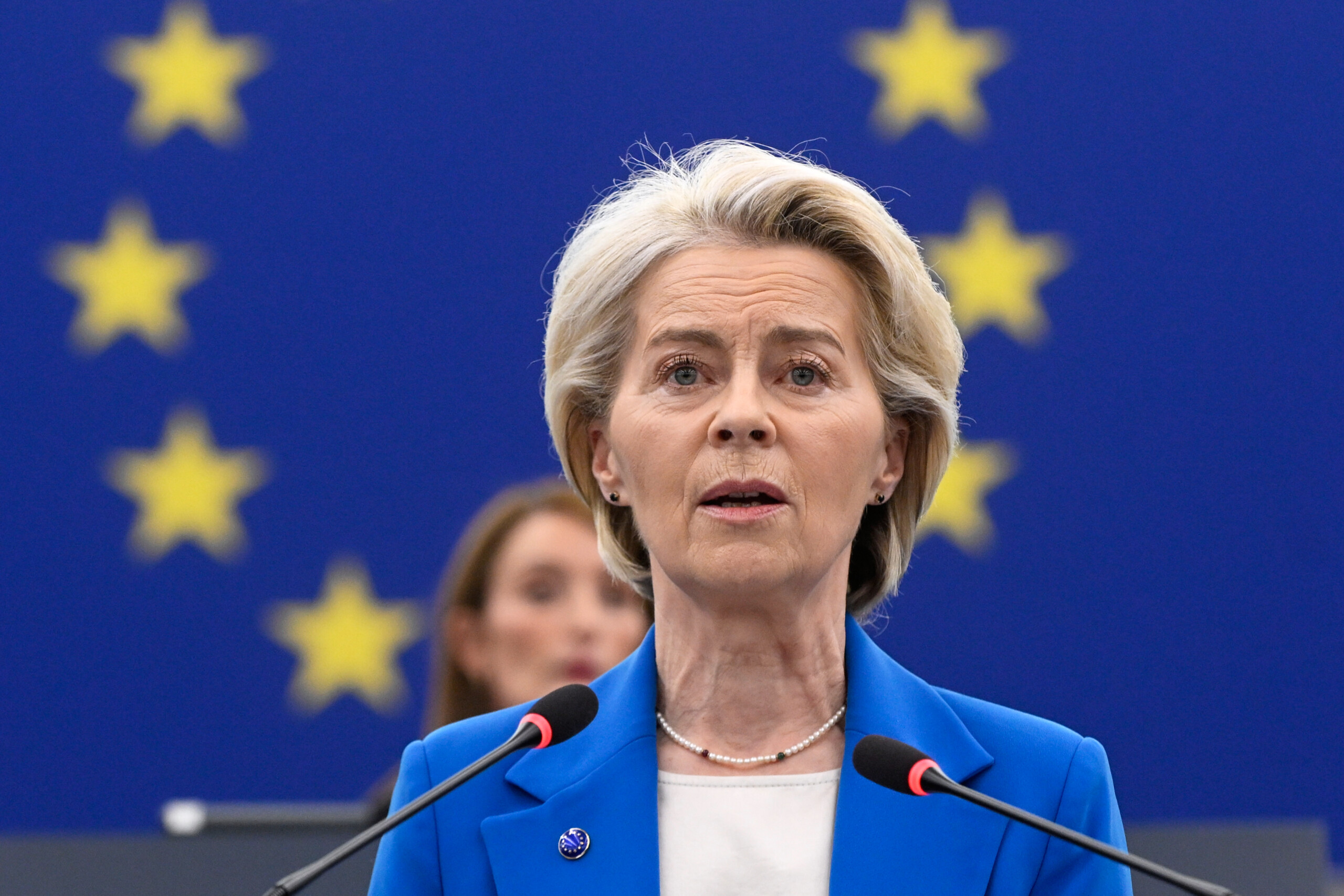 von der leyen repondre sans hesitation a la guerre hybride en cours scaled