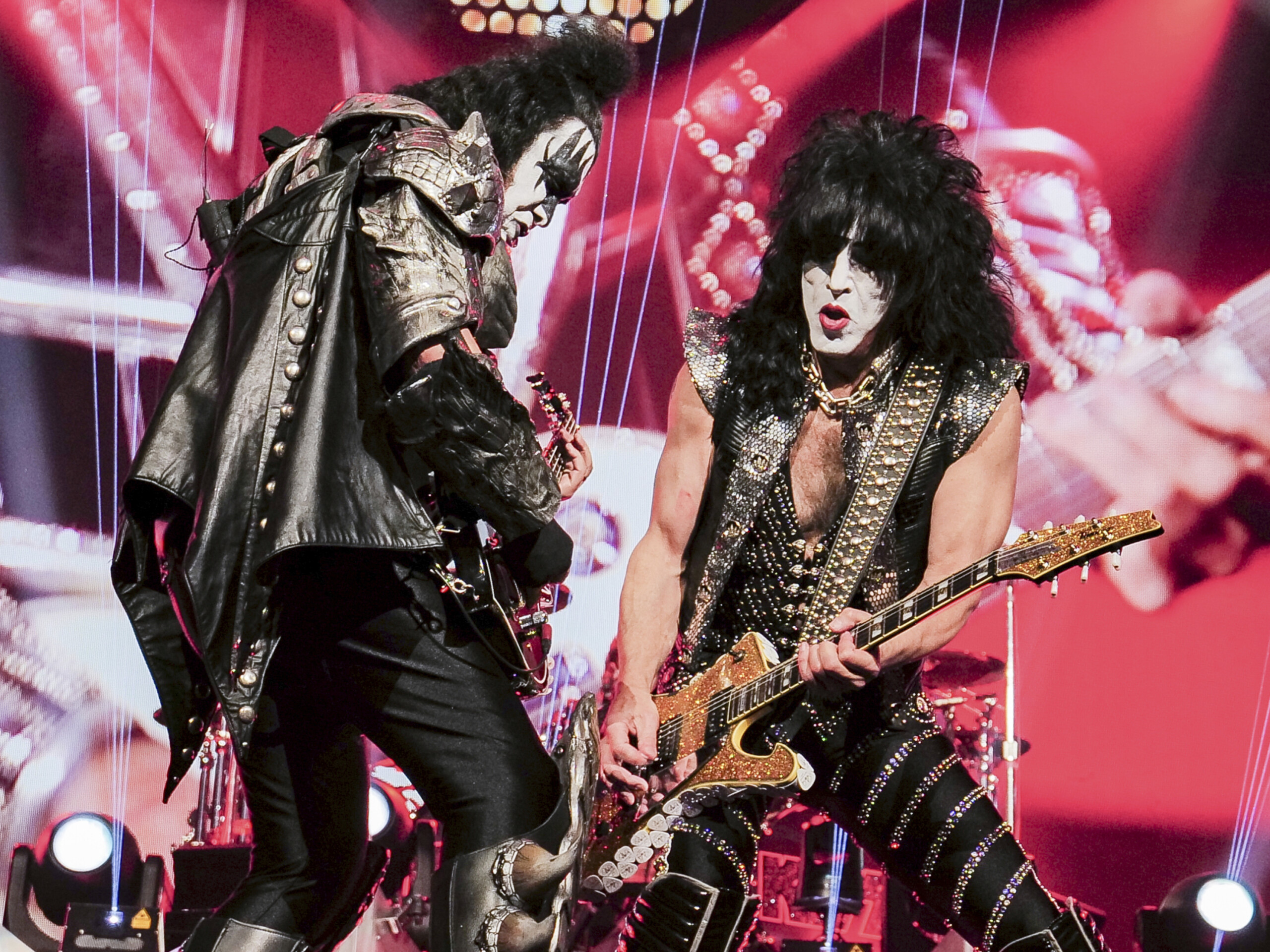 musique accident de voiture pour le bassiste de kiss gene simmons je vais bien scaled