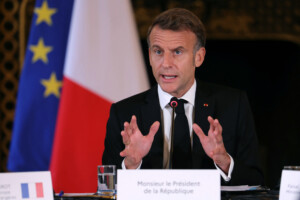 france equipe de macron un compromis pour eviter la dissolution est possible