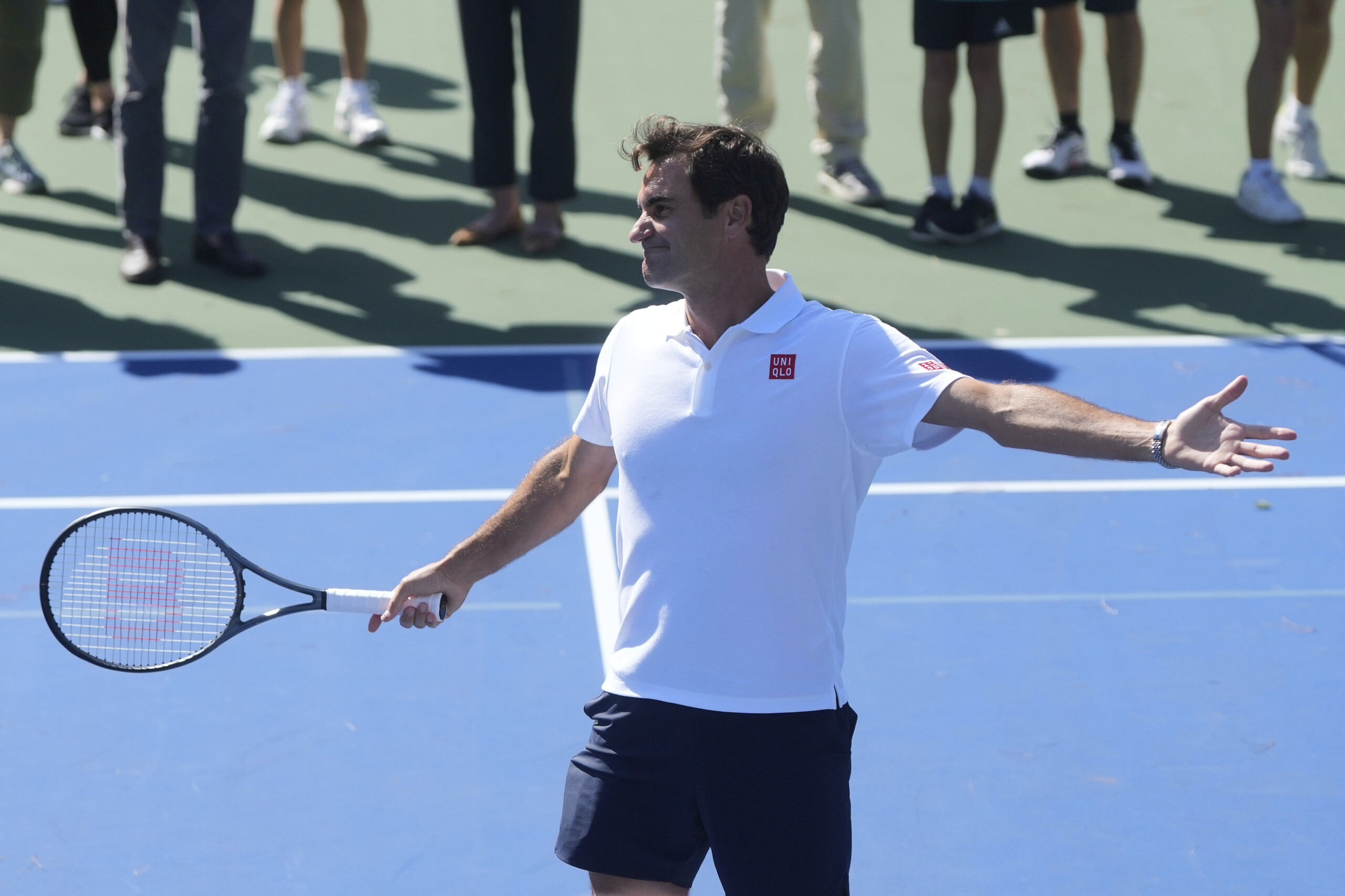 tennis federer revient sur le court pour une exhibition a shanghai scaled