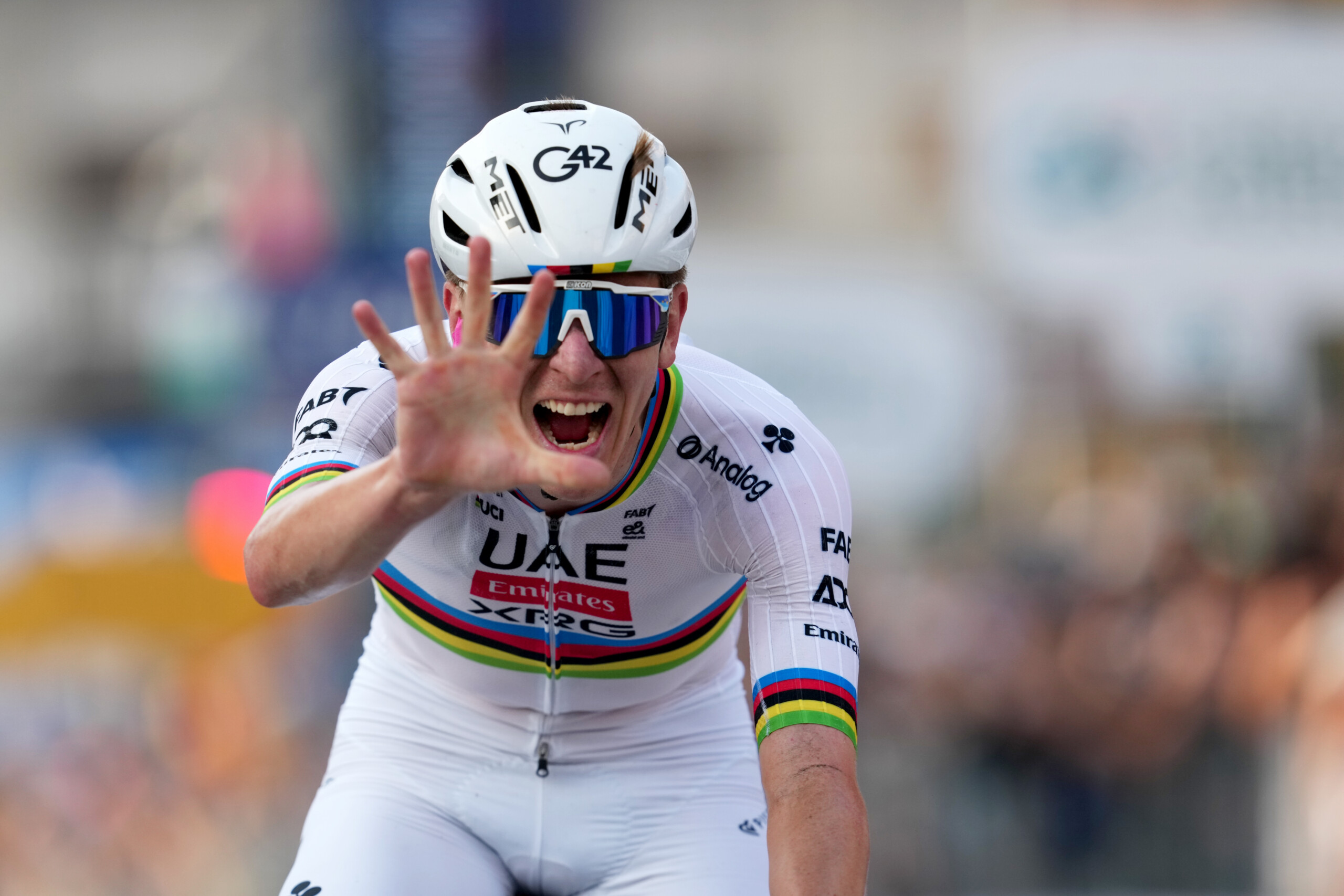 cyclisme pogacar entre dans lhistoire cinquieme victoire consecutive en lombardie scaled