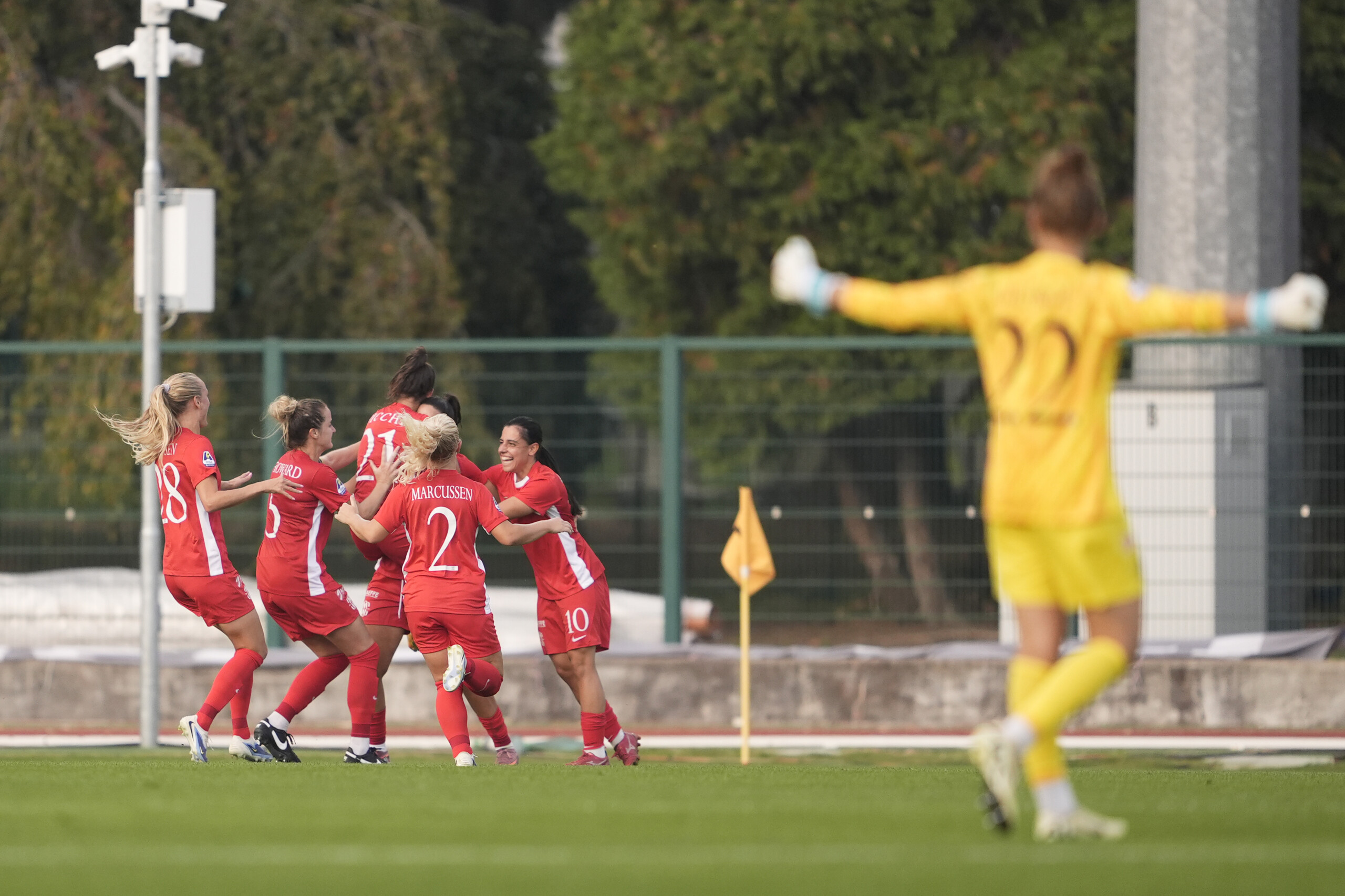 serie a feminine la juve battue par como la lazio ok nul entre fiorentina et inter scaled