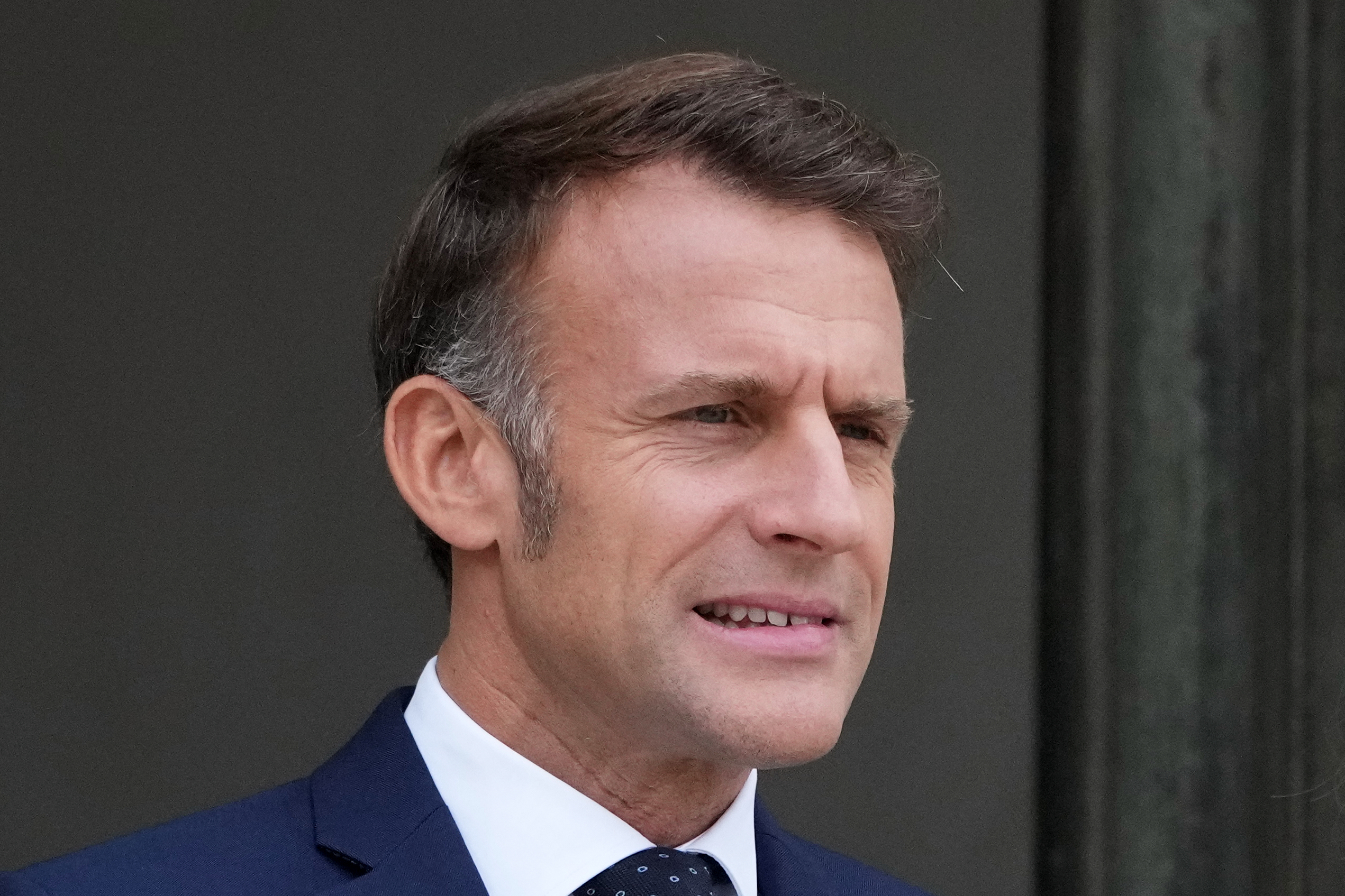 france medias macron veut un gouvernement ce soir avant de partir pour legypte