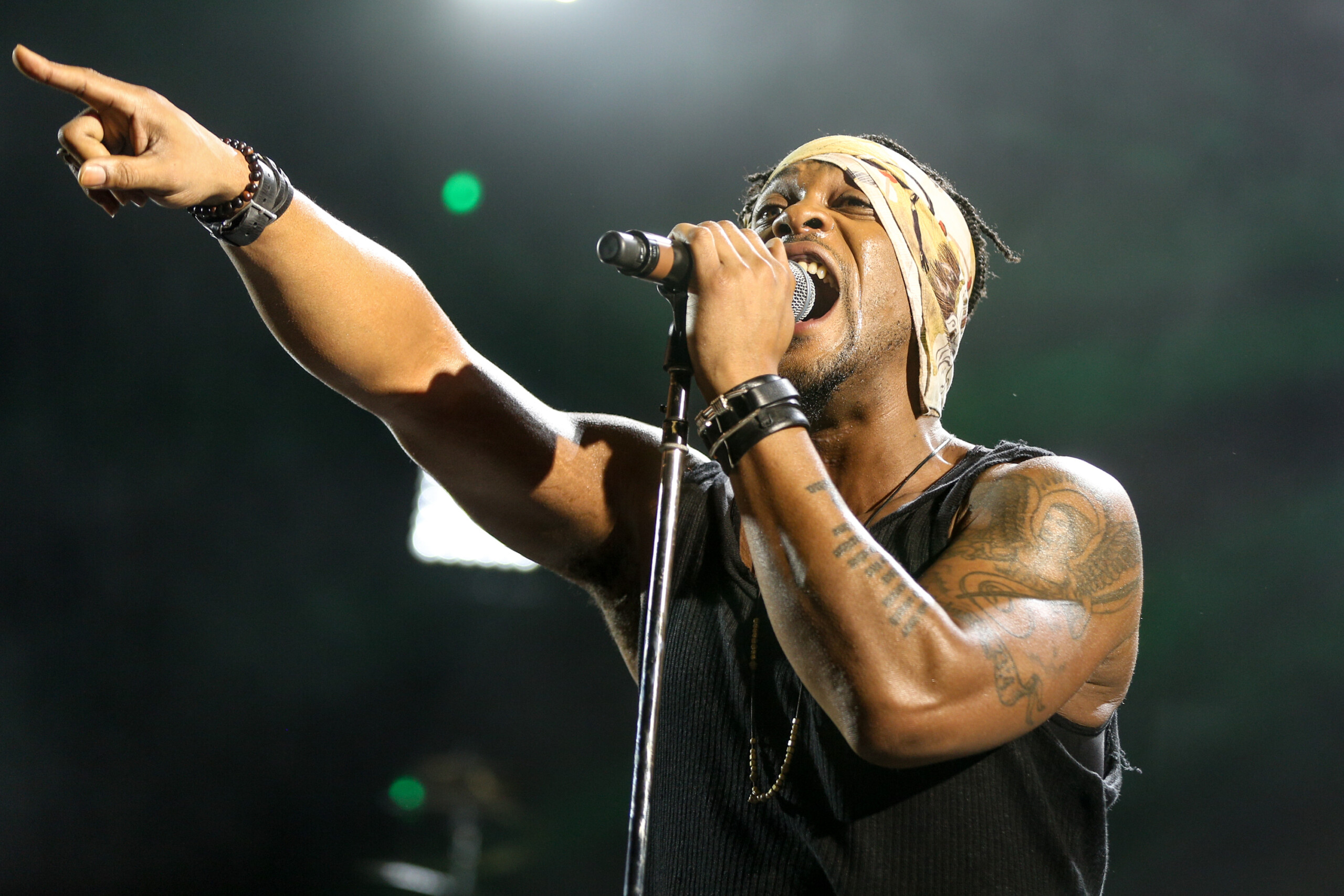 deces a 51 ans du chanteur americain dangelo icone du neo soul scaled