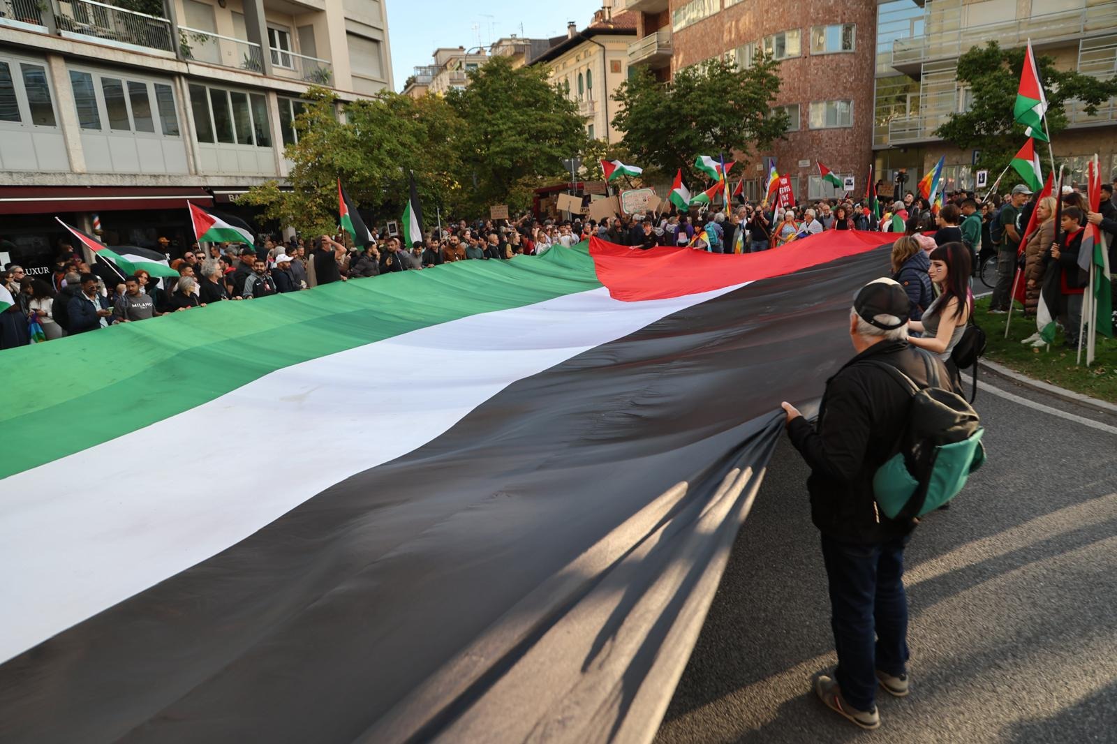 italie israel des milliers de personnes defilent en faveur du pro pal a udine